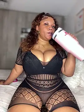 Hyra Ari online show from March 2026 06:42:02 PM