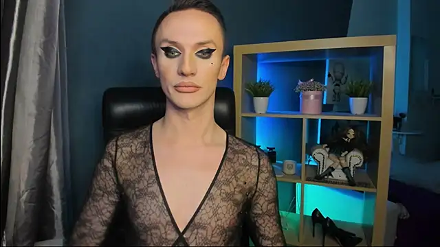 Snapshot of Cristal_Connors chatting on December 2024 01:16:02 PM Cristal Connors online show from December 2024 01:16:02 PM