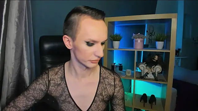 Snapshot of Cristal_Connors chatting on December 2024 05:54:02 PM Cristal Connors online show from December 2024 05:54:02 PM