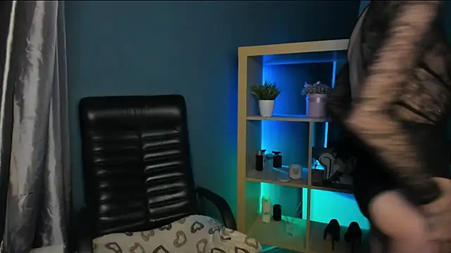 Snapshot of Cristal_Connors chatting on December 2024 05:55:01 PM Cristal Connors online show from December 2024 05:55:01 PM