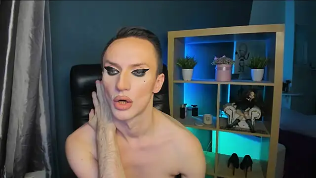 Snapshot of Cristal_Connors chatting on December 2024 04:17:01 PM Cristal Connors online show from December 2024 04:17:01 PM