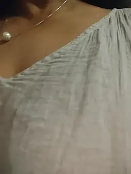 Snapshot of Susannemilf chatting on May 2026 03:11:02 AM Susannemilf online show from May 2026 03:11:02 AM