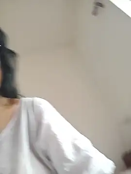 Snapshot of Susannemilf chatting on May 2026 08:22:02 AM Susannemilf online show from May 2026 08:22:02 AM