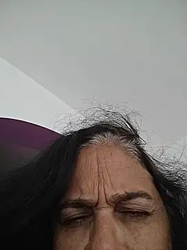 Snapshot of Susannemilf chatting on May 2026 03:28:01 AM Susannemilf online show from May 2026 03:28:01 AM