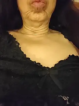 Susannemilf online show from November 2025 12:31:02 PM