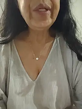 Snapshot of Susannemilf chatting on April 2026 03:00:02 AM Susannemilf online show from April 2026 03:00:02 AM
