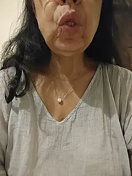 Susannemilf online show from April 2026 03:57:02 AM