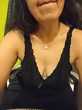 Susannemilf online show from October 2025 01:24:01 PM