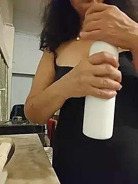 Susannemilf online show from February 2026 06:19:01 PM