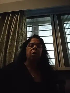 Susannemilf online show from April 2026 01:34:01 AM