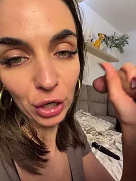 Snapshot of Bad_Giorgia chatting on October 2025 11:37:01 PM Bad Giorgia online show from October 2025 11:37:01 PM
