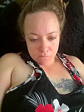 Snapshot of julimonroe chatting on February 2026 02:30:02 PM julimonroe online show from February 2026 02:30:02 PM