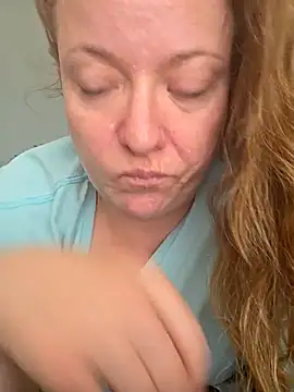 Snapshot of julimonroe chatting on February 2026 06:39:01 PM julimonroe online show from February 2026 06:39:01 PM