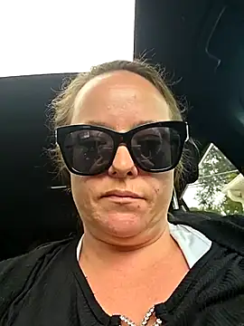 julimonroe online show from October 2025 03:02:02 PM