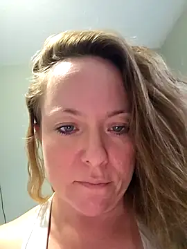 Snapshot of julimonroe chatting on January 2026 09:08:01 PM julimonroe online show from January 2026 09:08:01 PM