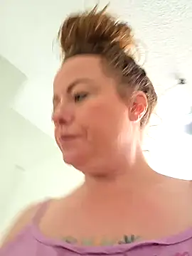 Snapshot of julimonroe chatting on February 2026 02:50:01 PM julimonroe online show from February 2026 02:50:01 PM