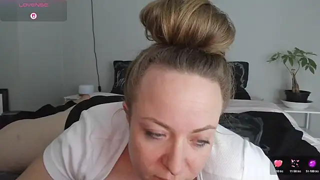 julimonroe online show from April 2026 03:08:01 AM