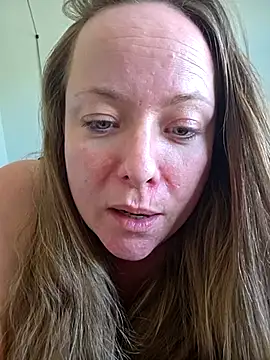 Snapshot of julimonroe chatting on February 2026 09:14:02 PM julimonroe online show from February 2026 09:14:02 PM