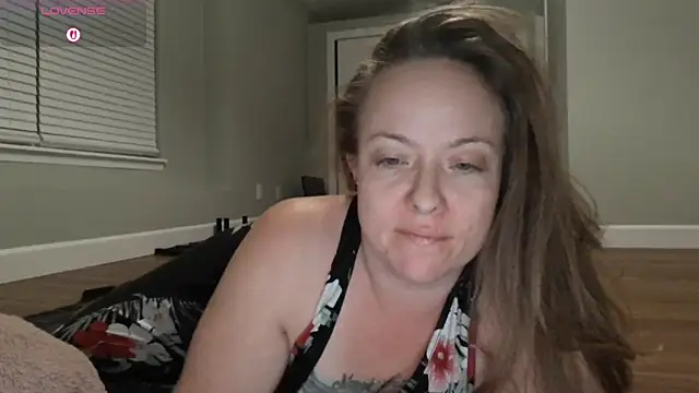 Snapshot of julimonroe chatting on December 2025 04:15:01 AM julimonroe online show from December 2025 04:15:01 AM