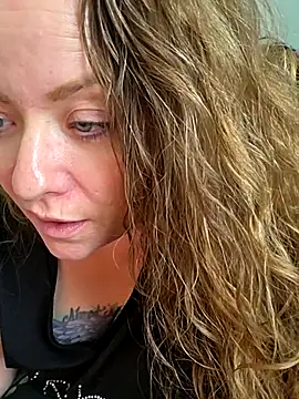 Snapshot of julimonroe chatting on February 2026 07:03:01 PM julimonroe online show from February 2026 07:03:01 PM