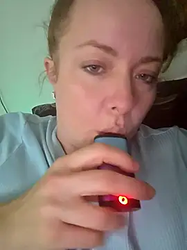 Snapshot of julimonroe chatting on February 2026 02:12:01 AM julimonroe online show from February 2026 02:12:01 AM