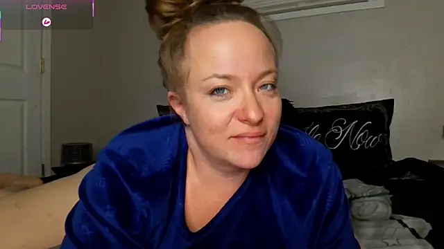 julimonroe online show from December 2025 03:12:02 AM