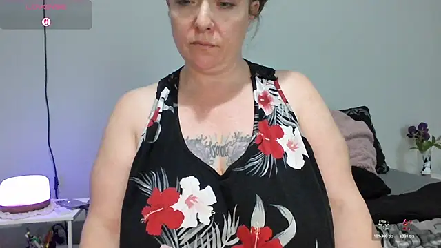 Snapshot of julimonroe chatting on February 2026 02:35:01 AM julimonroe online show from February 2026 02:35:01 AM