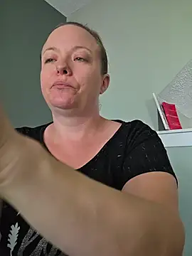 julimonroe online show from July 2026 07:00:02 PM