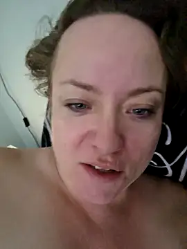 Snapshot of julimonroe chatting on February 2026 10:37:02 AM julimonroe online show from February 2026 10:37:02 AM