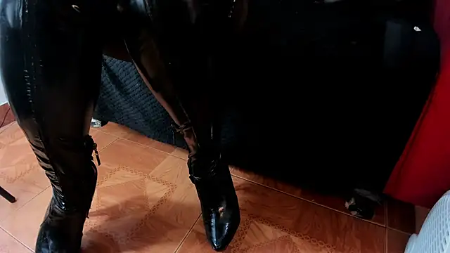 Snapshot of MissVioleta1 chatting on November 2025 08:40:01 AM MissVioleta1 online show from November 2025 08:40:01 AM