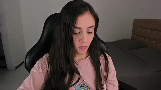 EmmaGrace1999 online show from May 2026 04:56:02 AM