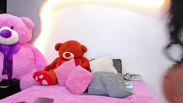 HeidyWillss online show from July 2026 07:24:02 PM
