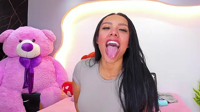 HeidyWillss online show from May 2026 07:41:02 PM