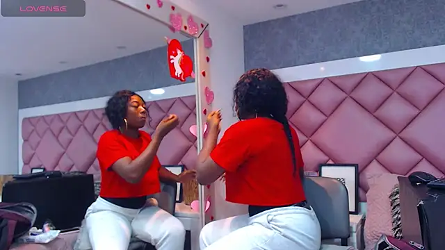 Snapshot of DanielaDuff chatting on October 2025 07:47:02 PM DanielaDuff online show from October 2025 07:47:02 PM