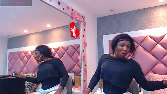 Snapshot of DanielaDuff chatting on November 2025 08:01:02 PM DanielaDuff online show from November 2025 08:01:02 PM