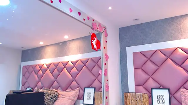 Snapshot of DanielaDuff chatting on November 2025 07:40:01 PM DanielaDuff online show from November 2025 07:40:01 PM