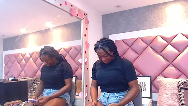 Snapshot of DanielaDuff chatting on March 2026 07:43:02 PM DanielaDuff online show from March 2026 07:43:02 PM