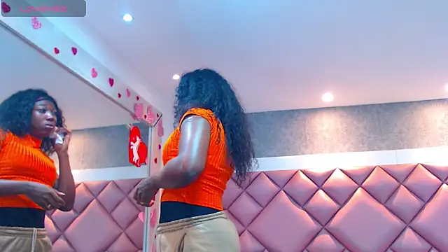 Snapshot of DanielaDuff chatting on November 2025 07:50:01 PM DanielaDuff online show from November 2025 07:50:01 PM