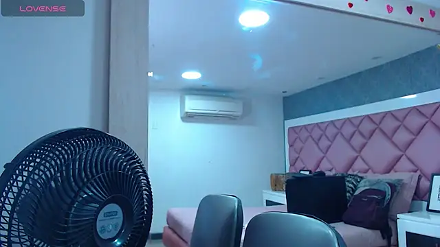 Snapshot of DanielaDuff chatting on October 2025 07:46:01 PM DanielaDuff online show from October 2025 07:46:01 PM