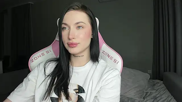 JenniferQueen11 online show from March 2025 01:38:02 PM
