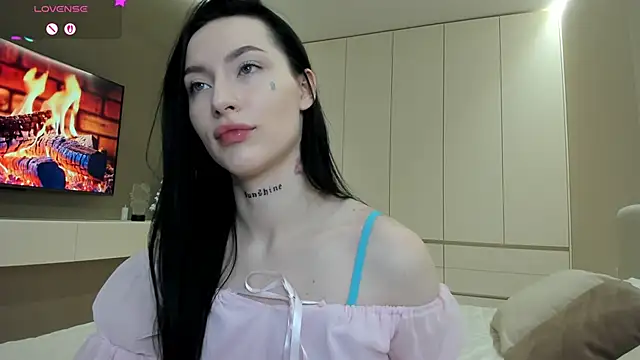 JenniferQueen11 online show from February 2026 02:24:01 PM