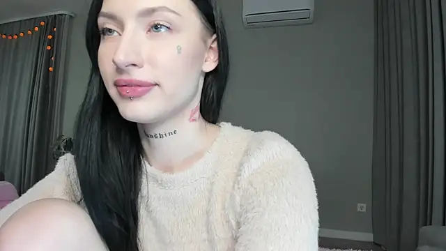 Snapshot of JenniferQueen11 chatting on October 2025 07:46:01 PM JenniferQueen11 online show from October 2025 07:46:01 PM