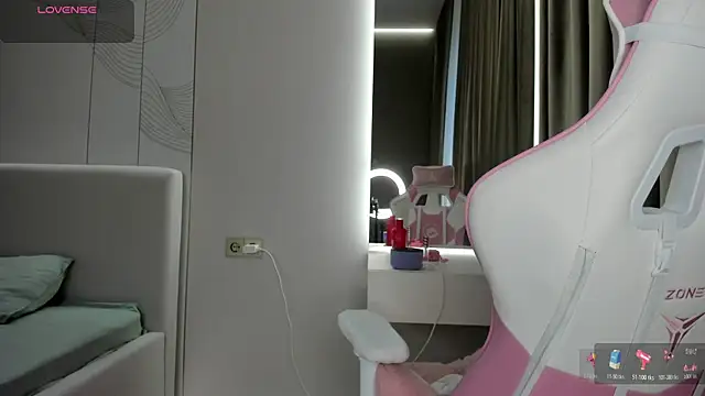 JenniferQueen11 online show from May 2026 01:11:02 PM