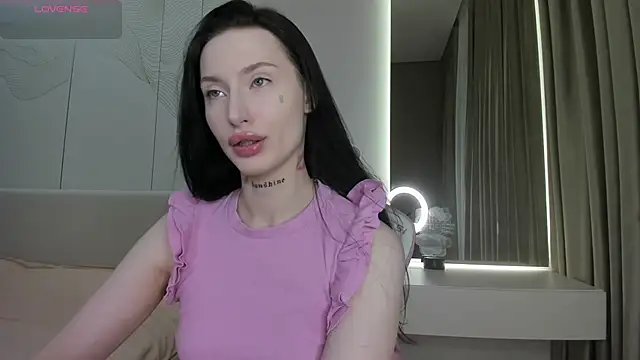 Snapshot of JenniferQueen11 chatting on June 2026 05:30:02 PM JenniferQueen11 online show from June 2026 05:30:02 PM