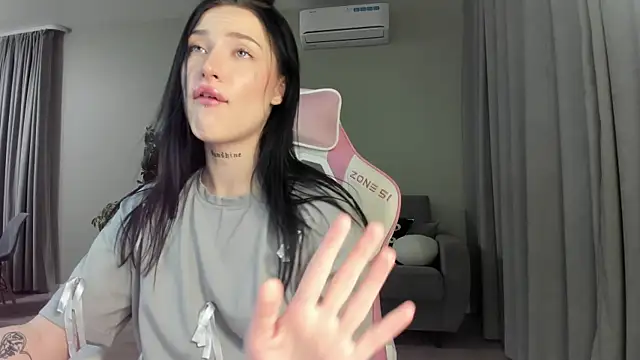 JenniferQueen11 online show from February 2025 04:14:02 PM
