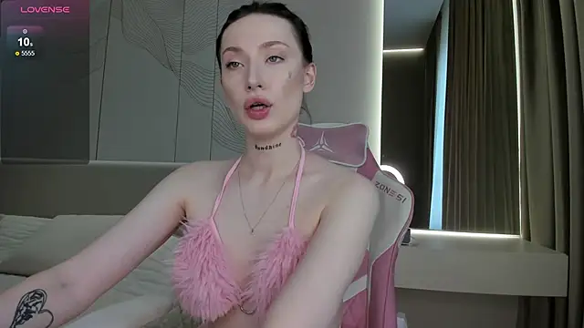 Snapshot of JenniferQueen11 chatting on June 2026 04:10:02 AM JenniferQueen11 online show from June 2026 04:10:02 AM