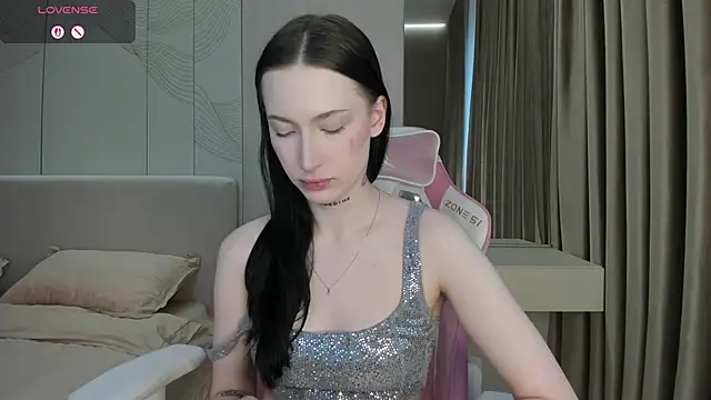 JenniferQueen11 online show from May 2026 11:16:01 AM