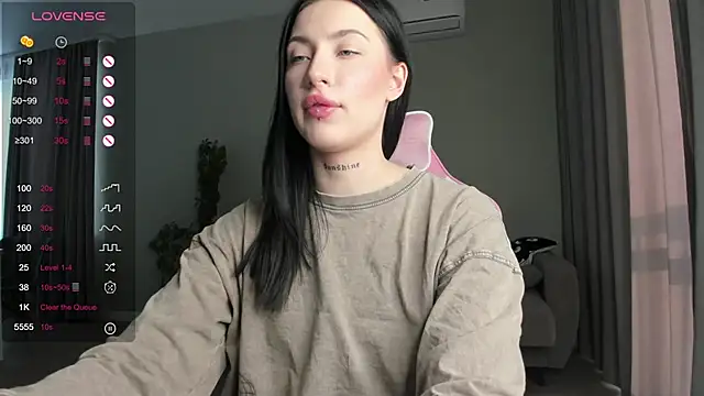 JenniferQueen11 online show from February 2025 10:10:01 AM