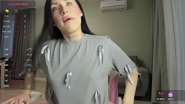 JenniferQueen11 online show from February 2025 11:07:02 AM
