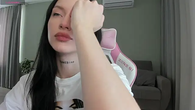 JenniferQueen11 online show from October 2025 06:43:02 AM